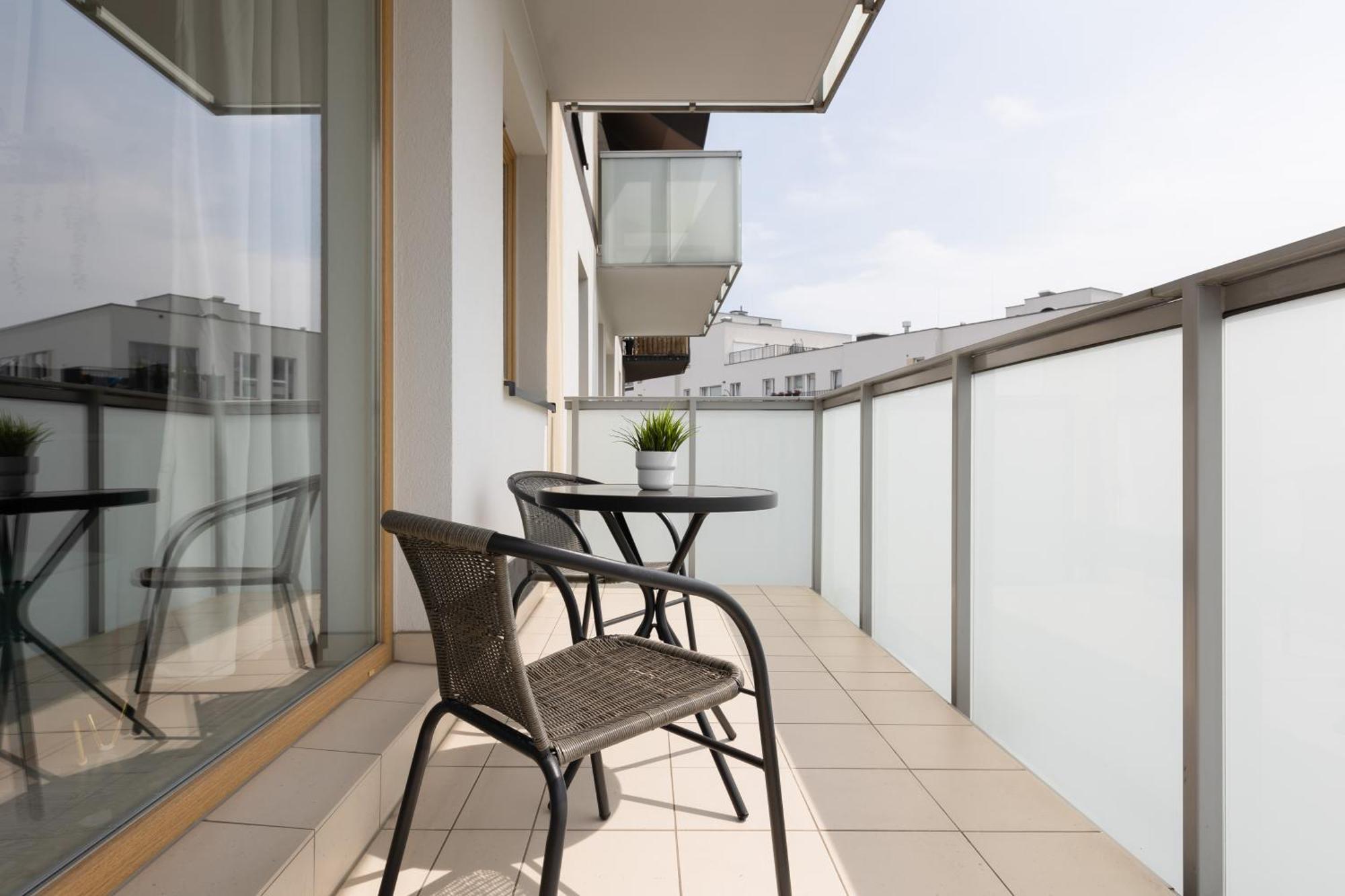 Metro Bielany Apartments By Noclegi Renters Varsovia Exterior foto